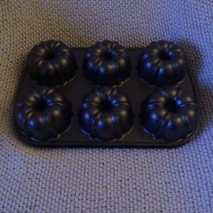 Nordic Ware Cast-Aluminum Nonstick 6 Cavity Bundt Pan